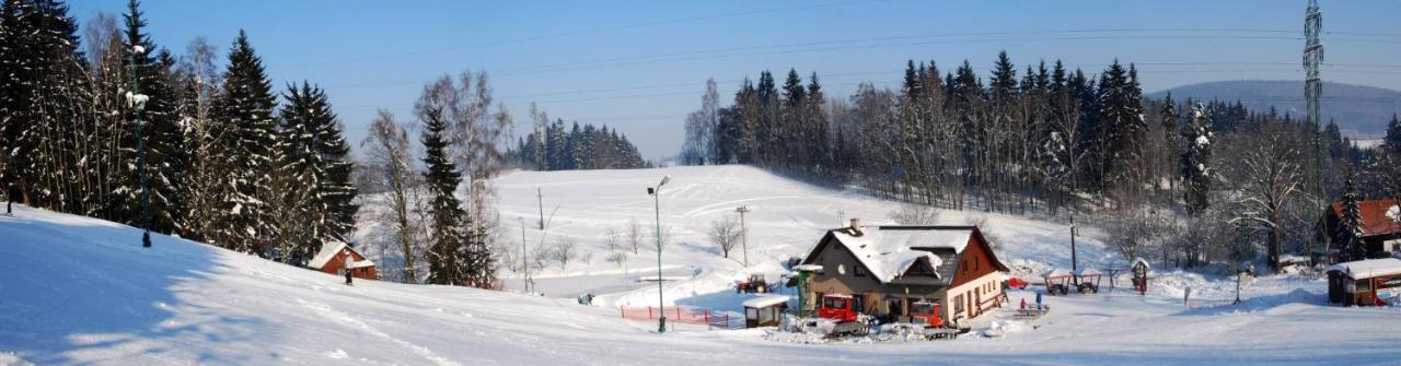 Srub Na Svahu Sjezdovky V Radvanicich Radvanice  Buitenkant foto