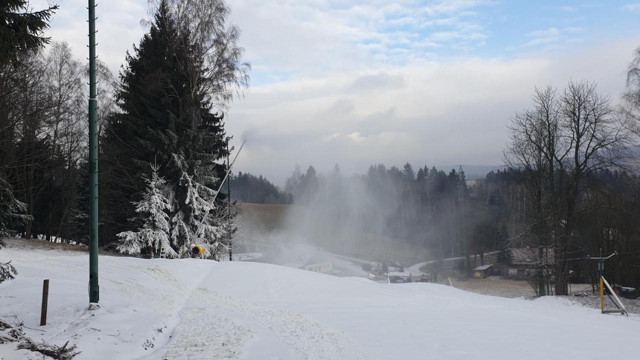 Srub Na Svahu Sjezdovky V Radvanicich Radvanice  Buitenkant foto