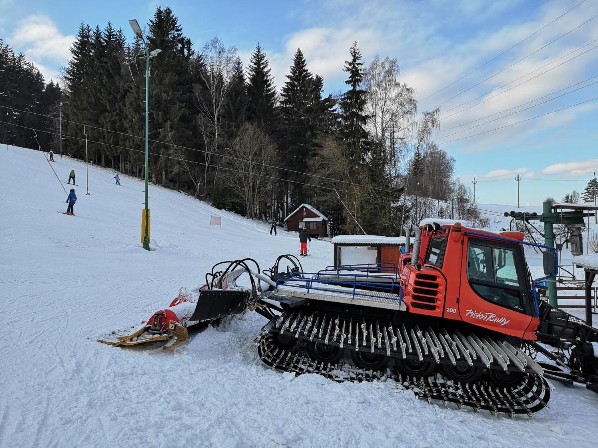 Srub Na Svahu Sjezdovky V Radvanicich Radvanice  Buitenkant foto