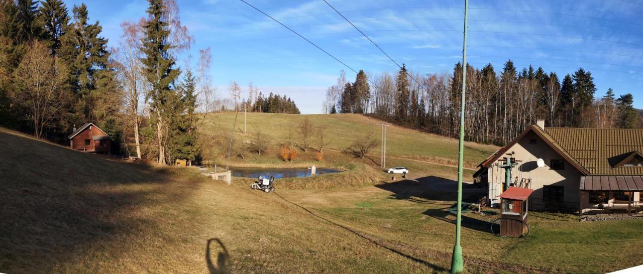 Srub Na Svahu Sjezdovky V Radvanicich Radvanice  Buitenkant foto