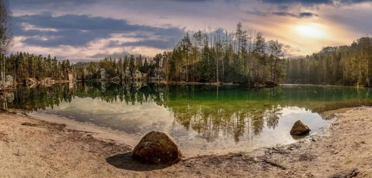 Srub Na Svahu Sjezdovky V Radvanicich Radvanice  Buitenkant foto