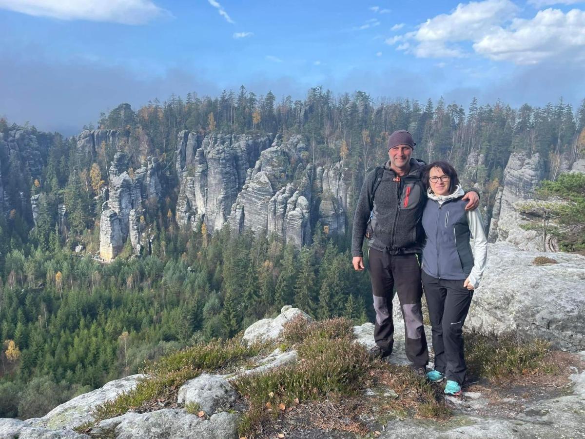 Srub Na Svahu Sjezdovky V Radvanicich Radvanice  Buitenkant foto